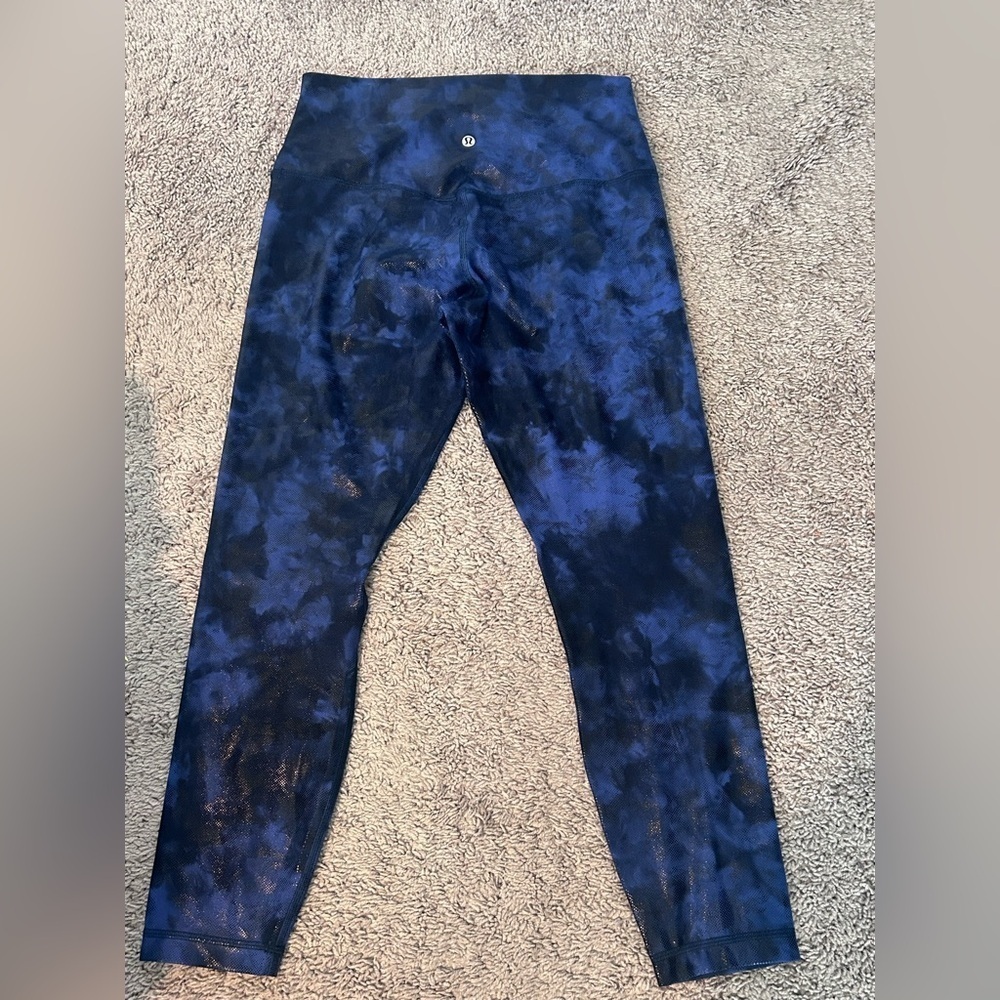 Lululemon Size 10 Leggings Shiny Blue and Black